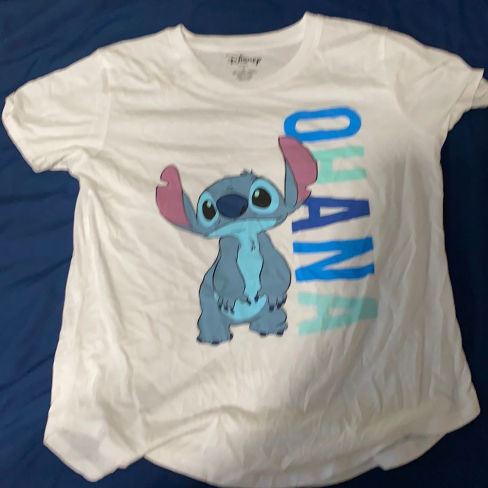 It’s a short sleeve stitch shirt size L